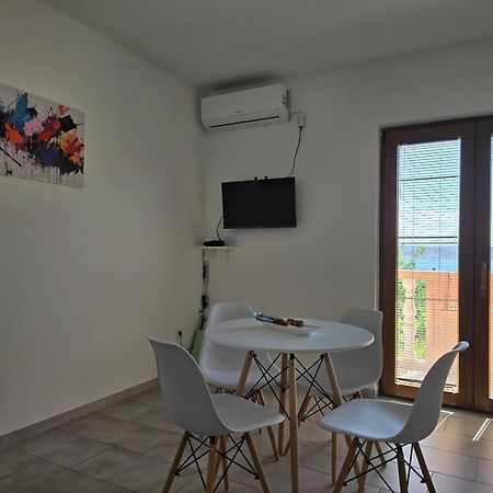 Apartment Ante And Dijana Starigrad Exterior photo