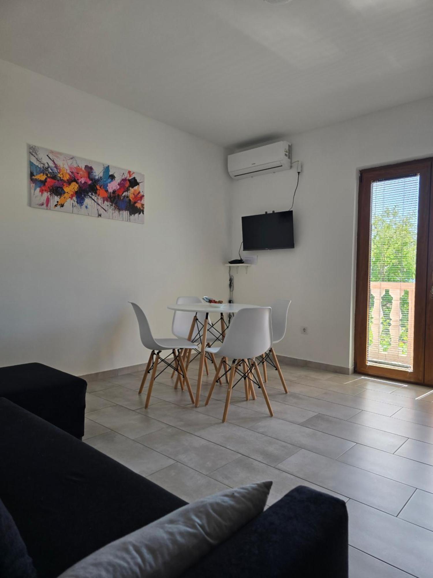 Apartment Ante And Dijana Starigrad Exterior photo